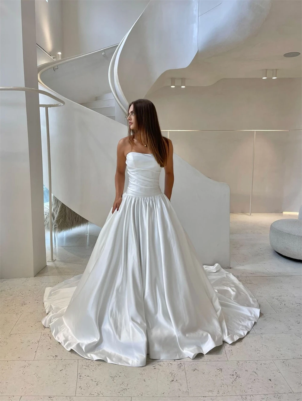 

Customized Sexy White Satin Wedding Dress Formal Strapless Sleeveless Robe de mariée Boho A-Line Court Train Vestido De Novia