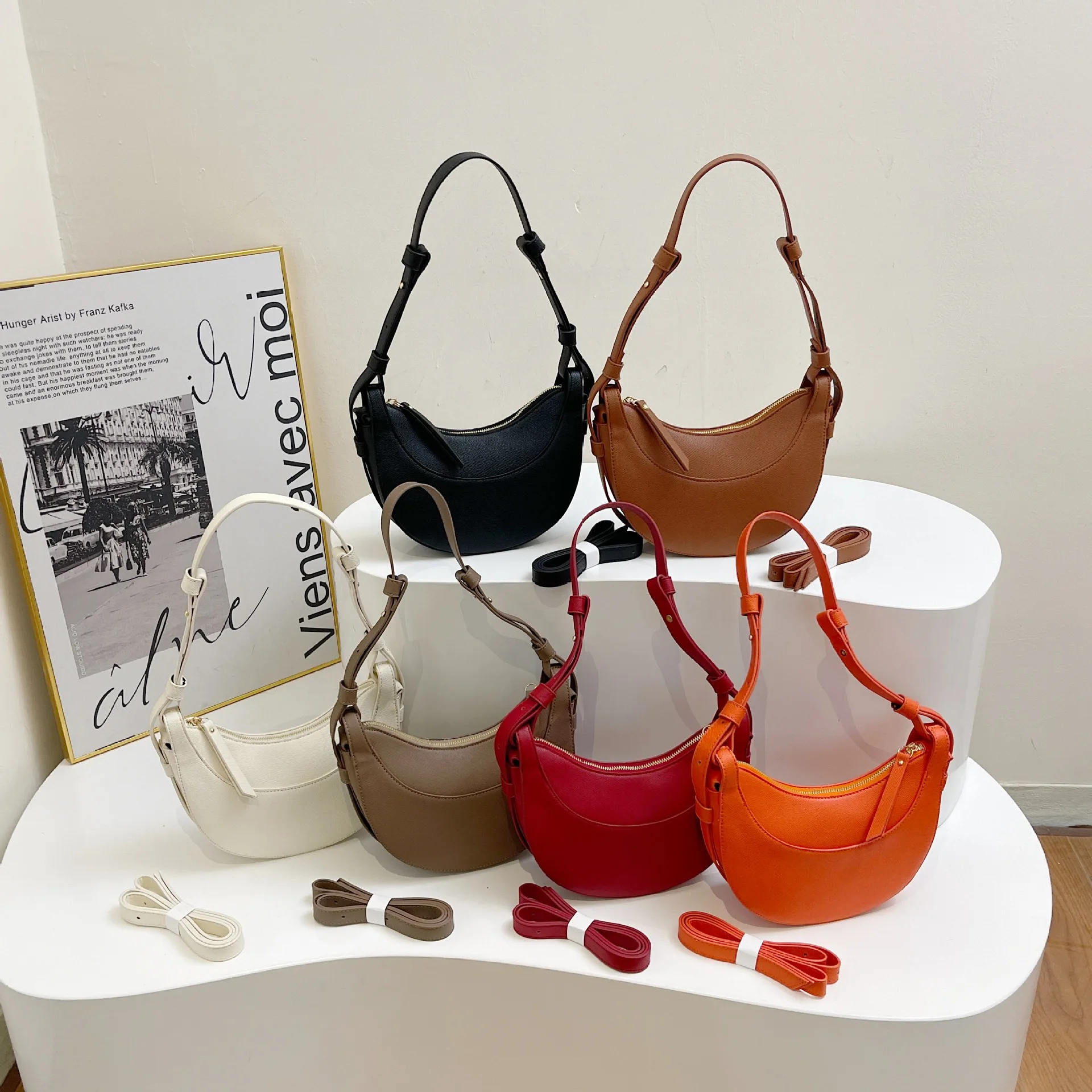 Light Luxury Design Crescent Bag Underarm Leather Bag French Pol Fashion Comfortable Handbag Shoulder Small Bag