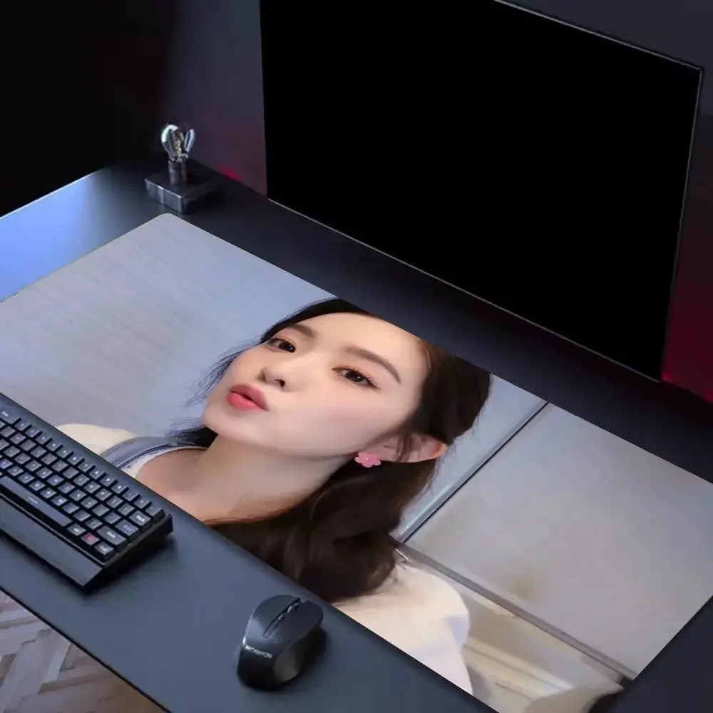 Irene Red Velvet Mouse Pad XXL Large Mouse Pad, Smooth Surface for Gaming, Non-Slip, Comfortable Desk Mat