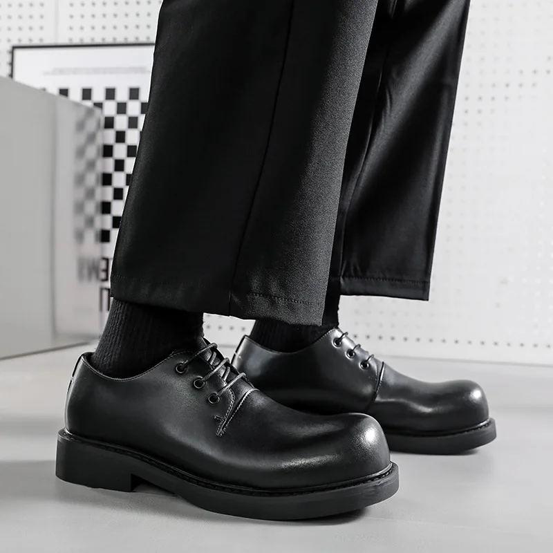 Nowe mody w stylu Vintage czarne męskie luksusowe buty na co dzień biznes formalna sukienka skórzane mokasyny okrągłe Toe pracy buty designerskie ślubne