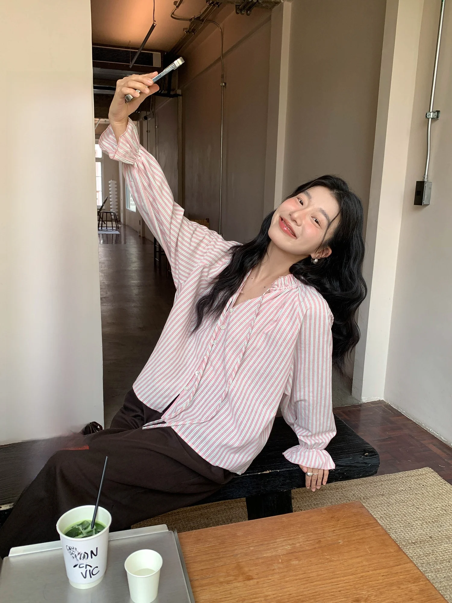 

Розовая полосатая женская блузка с длинным рукавом, весна 2026, новая корейская модель, уникальный красивый топ Cleanfit, свободный крой, не деформируется