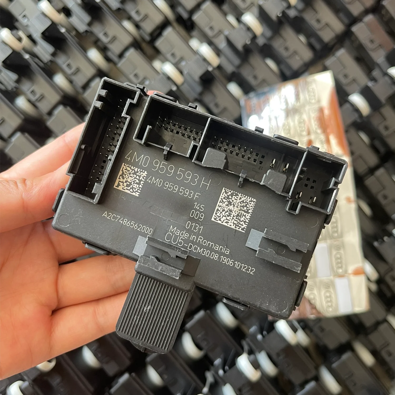 

FOR Audi Q5/Q7 door module door computer door control unit 4M0 959 592 H/4M0959593H