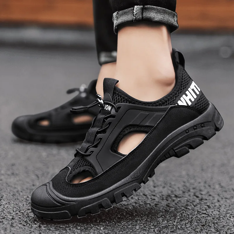 2024 Sommer neue Hausschuhe für Herren Outwear Hohlkopf Hausschuhe für Herren Anti-Rutsch-Outdoor-Freizeit mode Sandalen für Herren