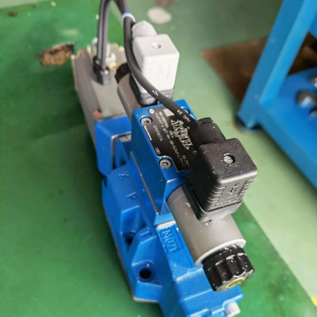 

Pilot operated proportional directional valve 4WRKE27W8-500L-3X/6EG24K31/F1D3M