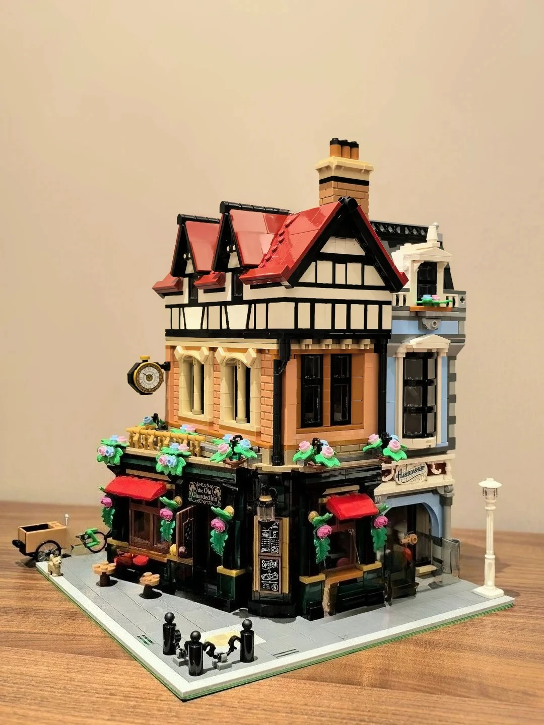 

Street Corner Modular Building Blocks Sets Compatible With Legoed Particles Suitable For Christmas Gifts 10350