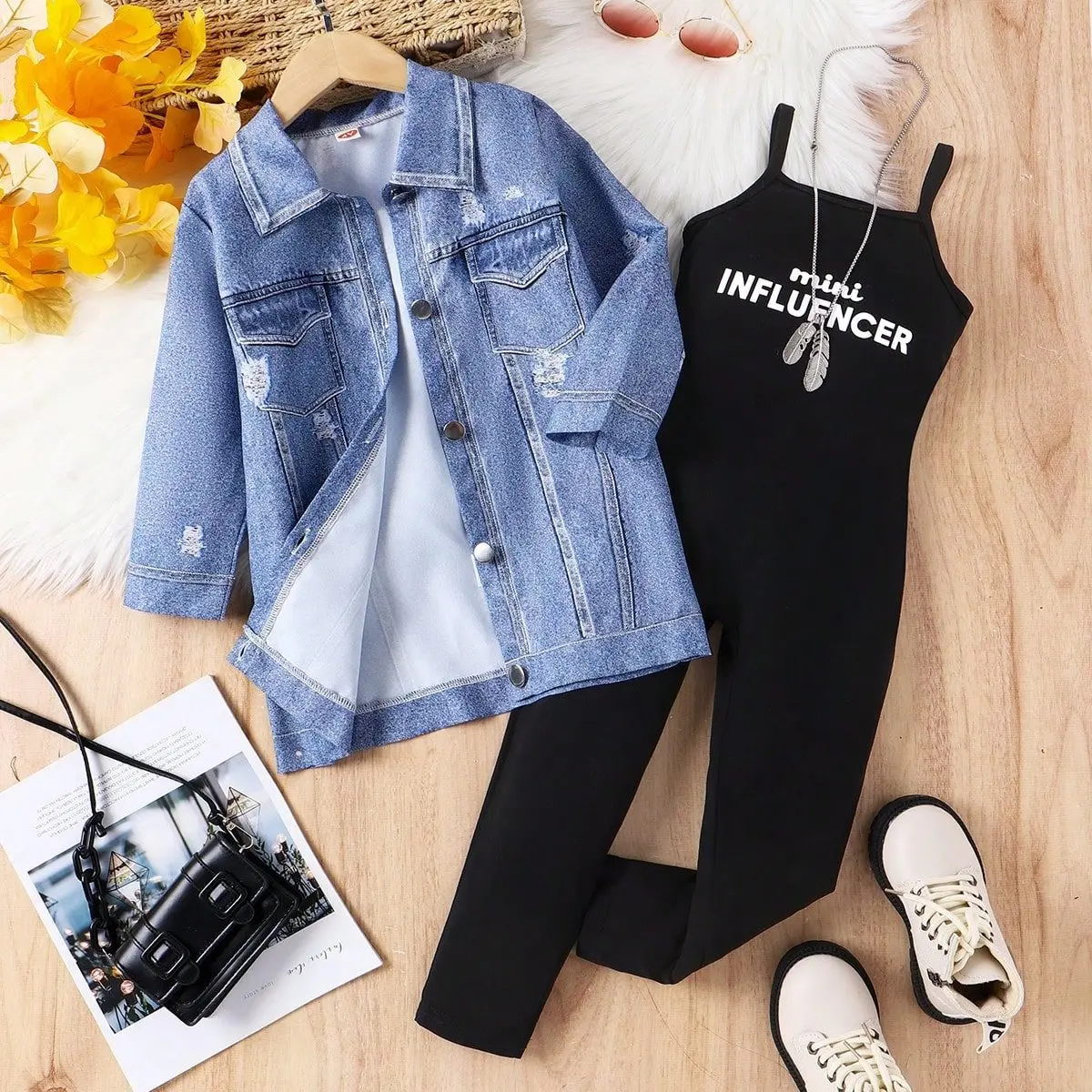 

Mitation Blue Denim Jacket Black Two-piece Suspender Trousers with Printed Pattern Children Kid Kit Fashionable Girl's Clothing