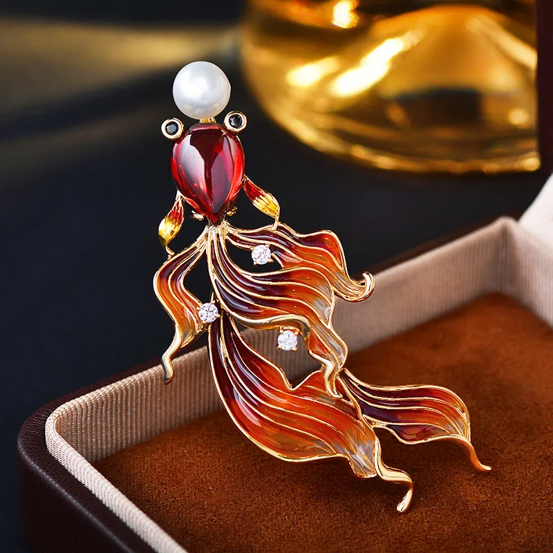 

High-end Fashion Enamel Gradient Koi Brooch Niche Design Freshwater Pearl Female Broche Temperament Clothing Accessories Pin