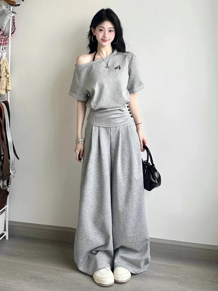 

Минималистичный повседневный комплект спортивной одежды в стиле ретро для женщин, серая футболка с косым воротником и короткими рукавами, тонкие эластичные широкие брюки с высокой талией