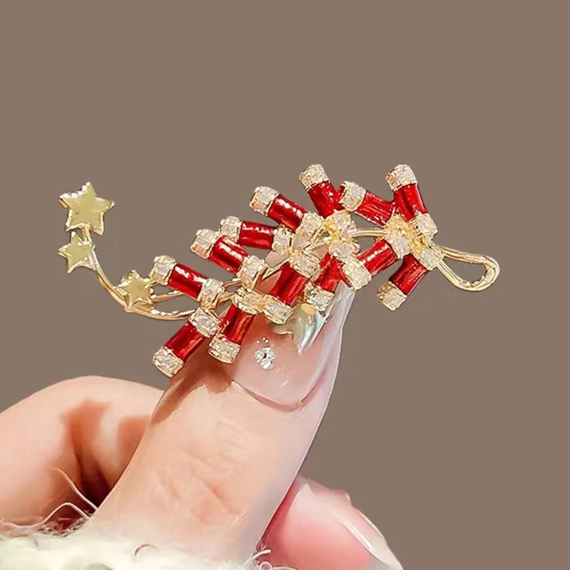 بروش الألعاب النارية: نمط القرمزي والعام القمري الجديد، وسترات الدنيم وهدايا الرخاء