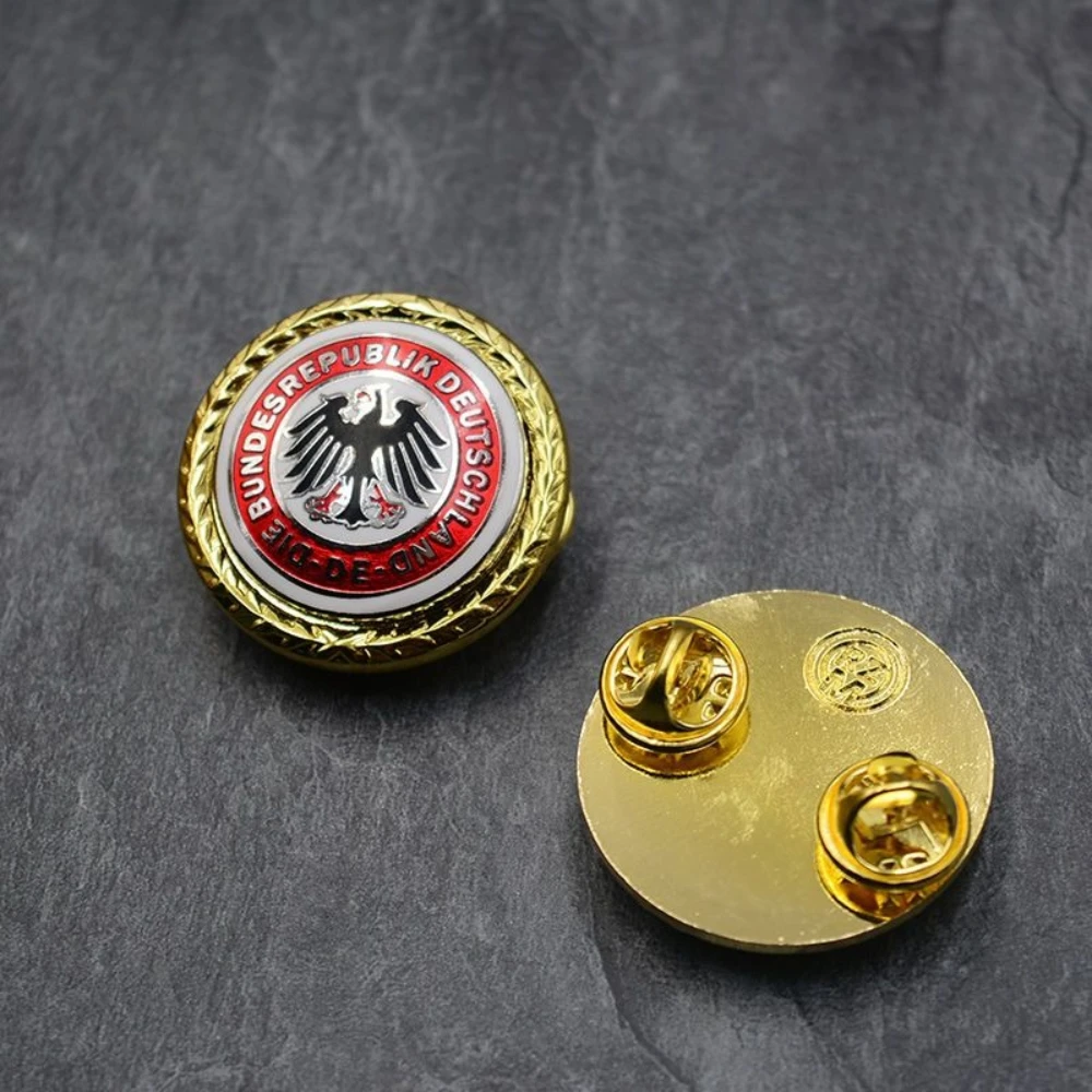 1 قطعة وسام النسر الأوروبي جمهورية ألمانيا الفيدرالية دبابيس فراشة مشبك شارات الديكور الحرف