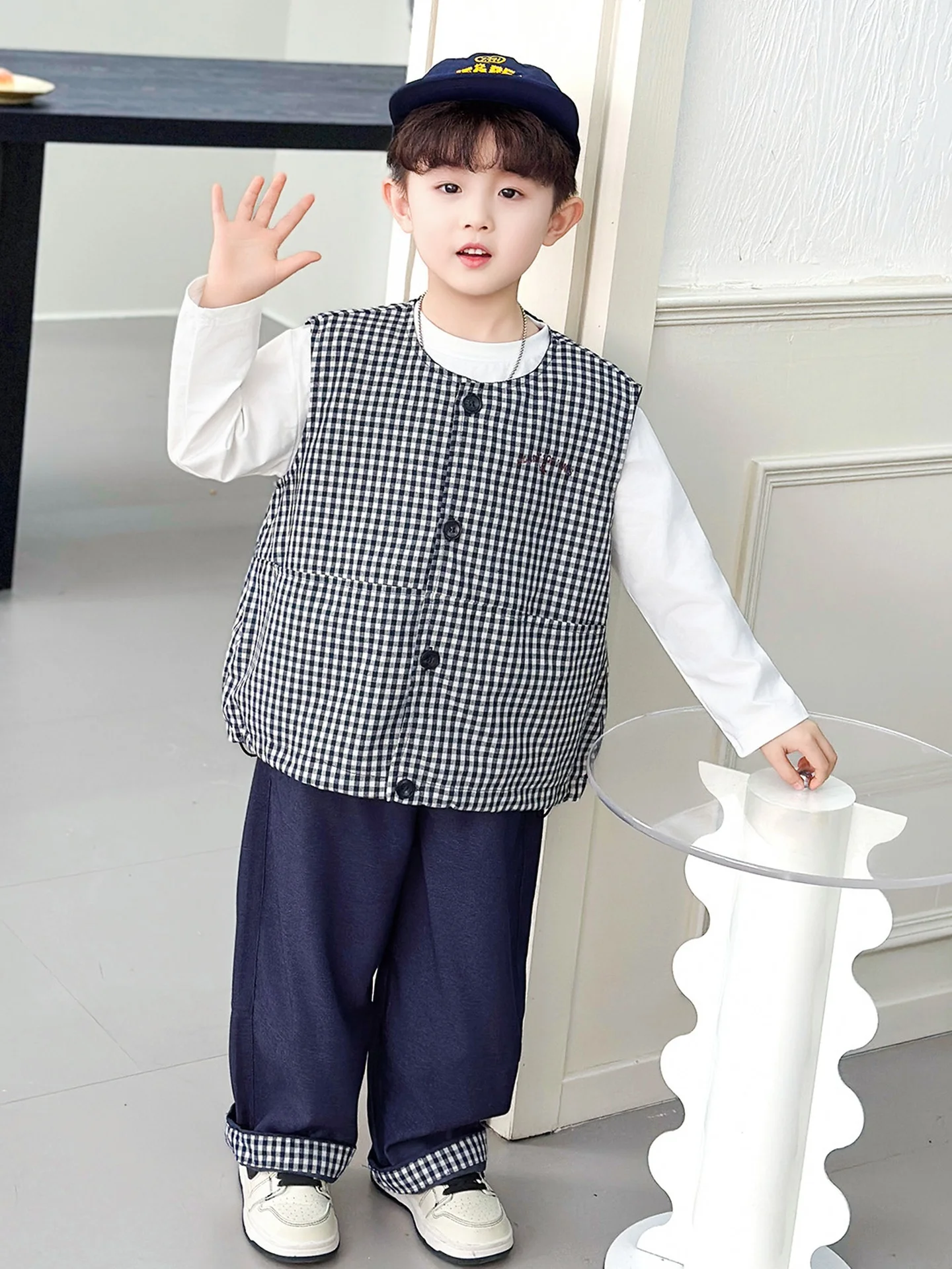 

Весенний модный комплект из трех предметов для мальчиков: куртка и брюки, повседневная спортивная одежда, детский костюм, корейская версия, весенняя коллекция