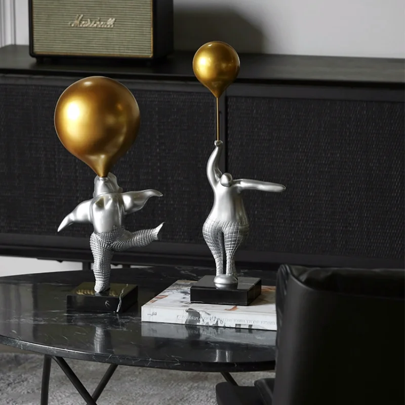 

Resin Crafts Simulated Character Sculpture Silver Balloon Man Golden Ball Decorative Figurines Home Decoration Accessories