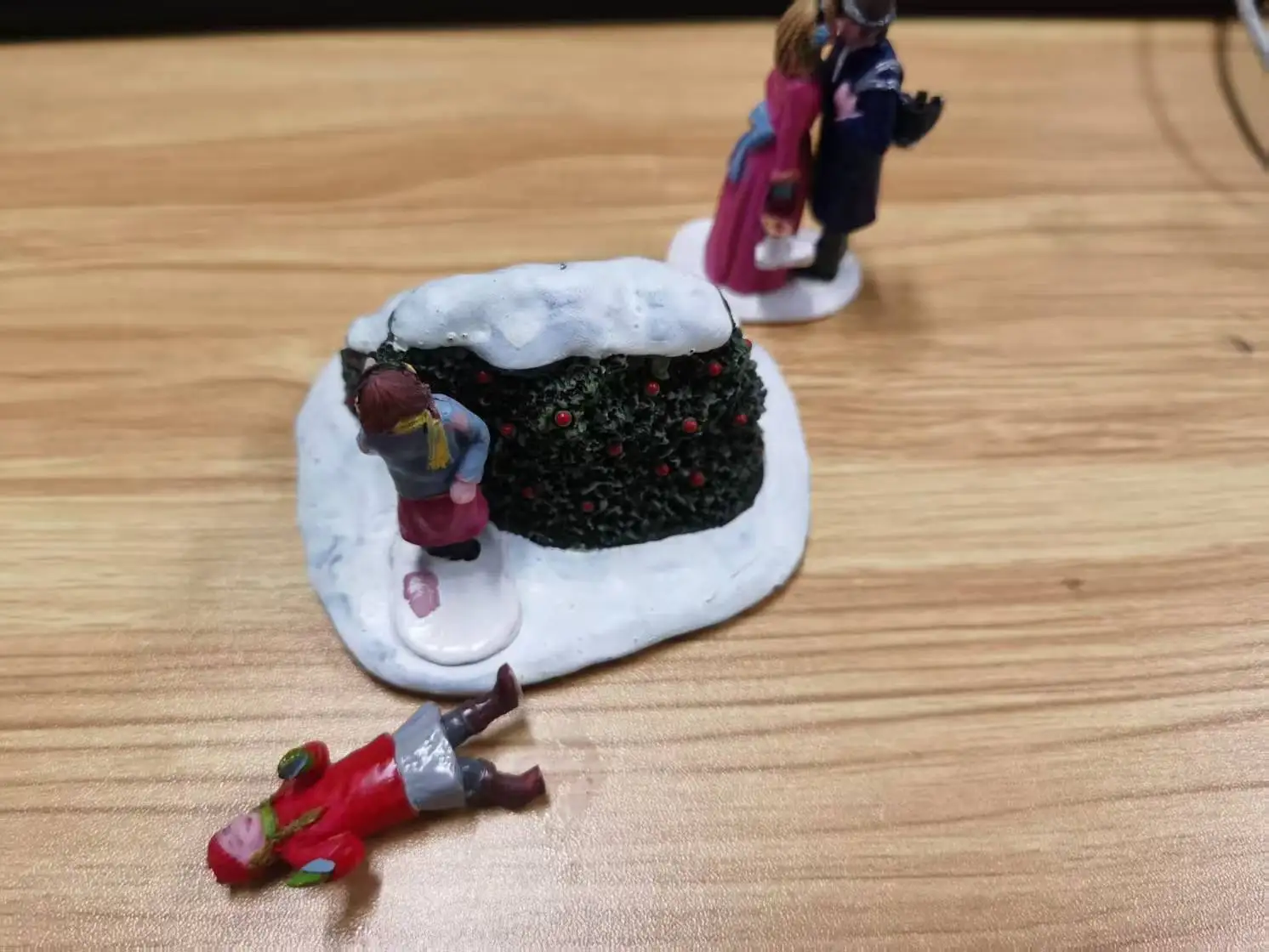 Resin figure mental psychological sand table game box court therapy  skating