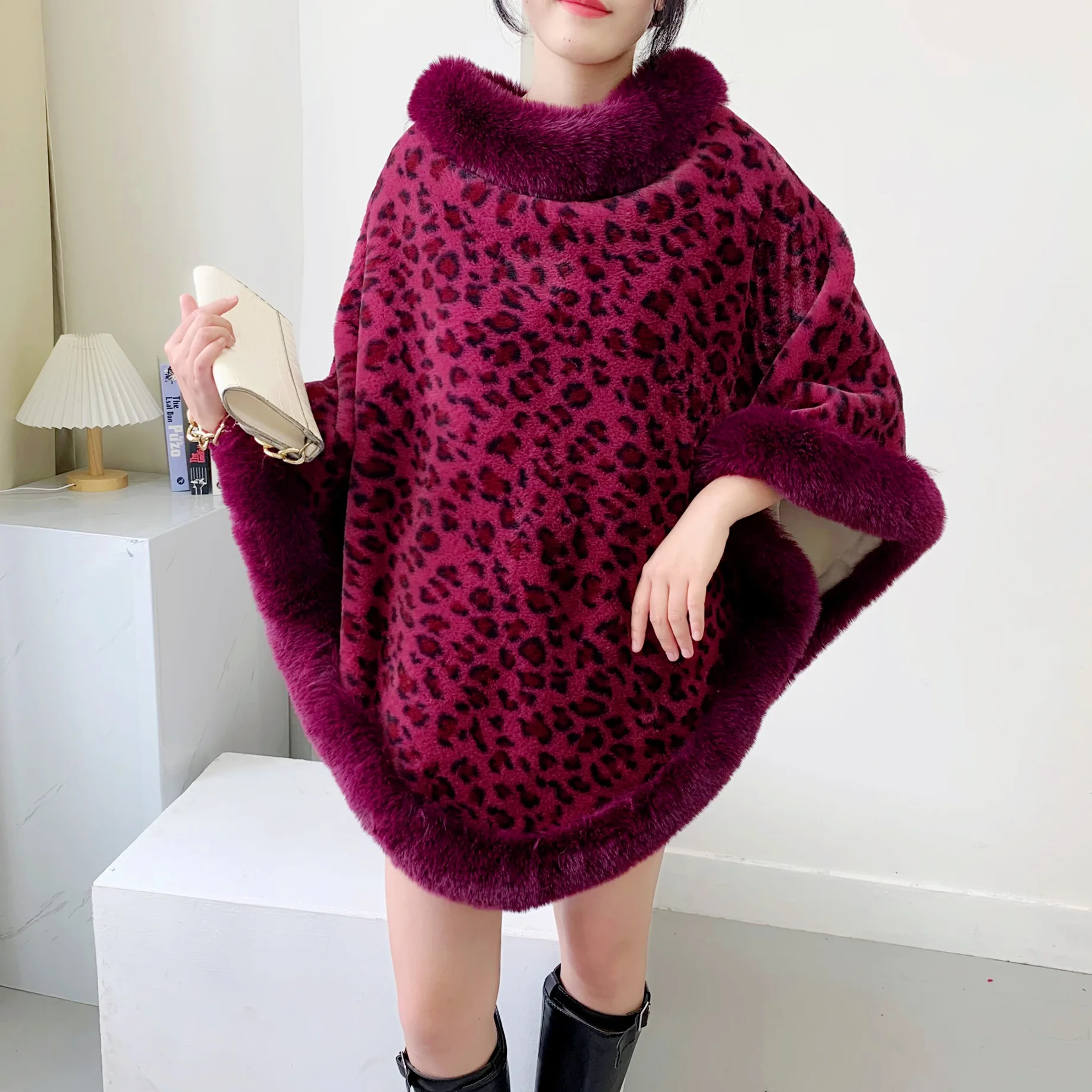 

New Autumn Winter Women's Plush Leopard Print Pullover for Women's Warmth