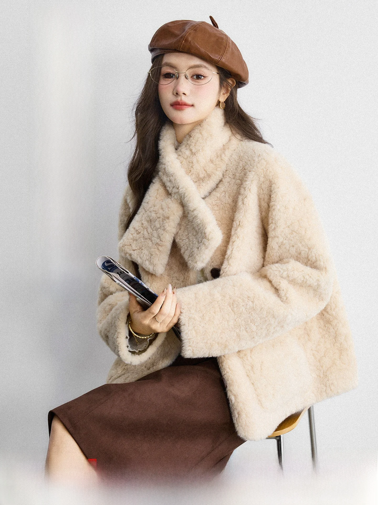 

Женская короткая куртка из овечьей шерсти Cloud Mousse, новая зимняя модель, маленький размер, бежевая, пушистая, теплая, из полиэфирного волокна, с длинными рукавами