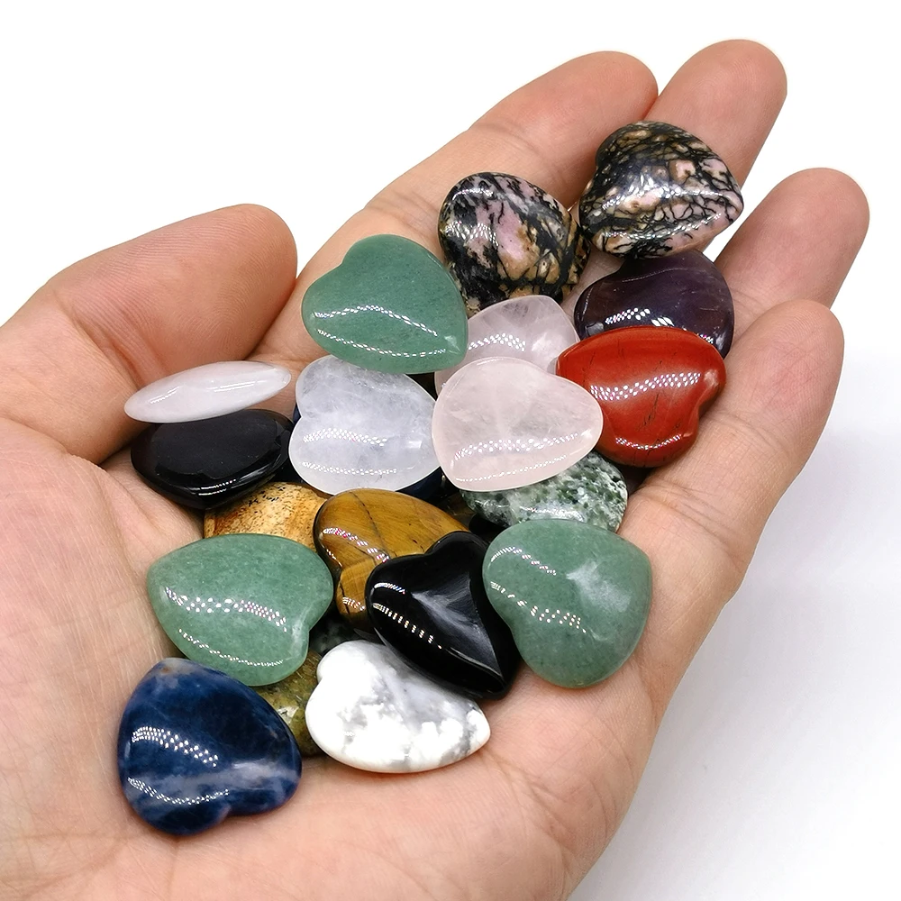 Cristallo a forma di cuore all'ingrosso all'ingrosso 20MM amore naturale intagliato roccia preoccupazione pietra ametista quarzo campione decorazioni per la casa regalo stregoneria