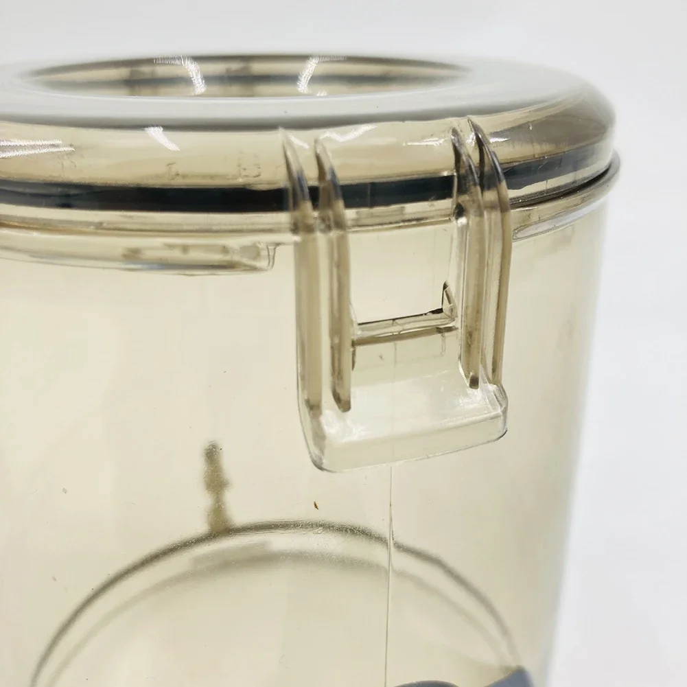 Ведро для пыли емкостью 0,6 л. Легко чистится. Дизайн. Эффективный сбор пыли. Легко пустится. Пылесос.