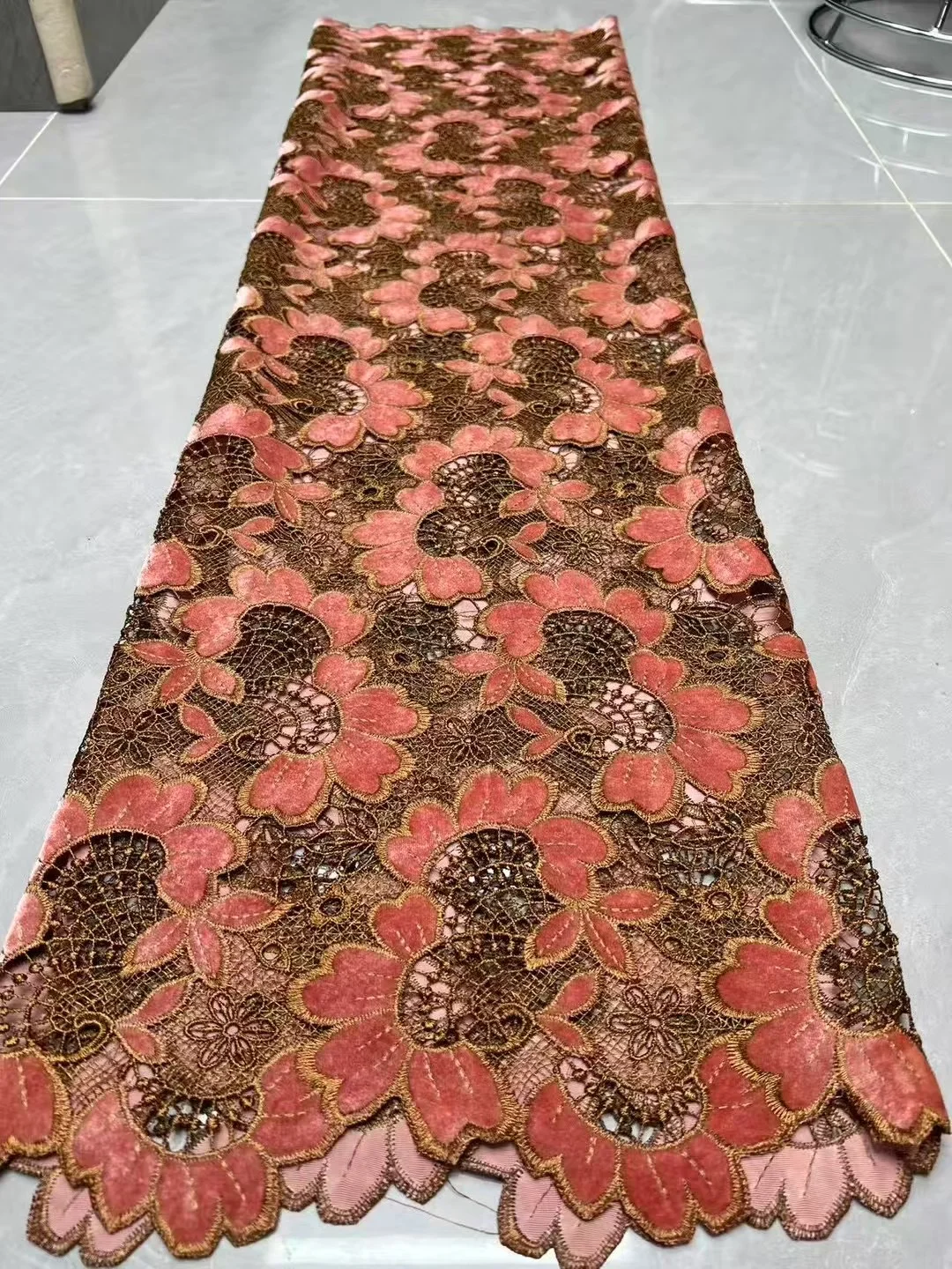 Tessuti di pizzo di velluto africano di moda 2025 donne di alta qualità partito donne ricamo materiali di pizzo francese nigeriano per la cerimonia nuziale