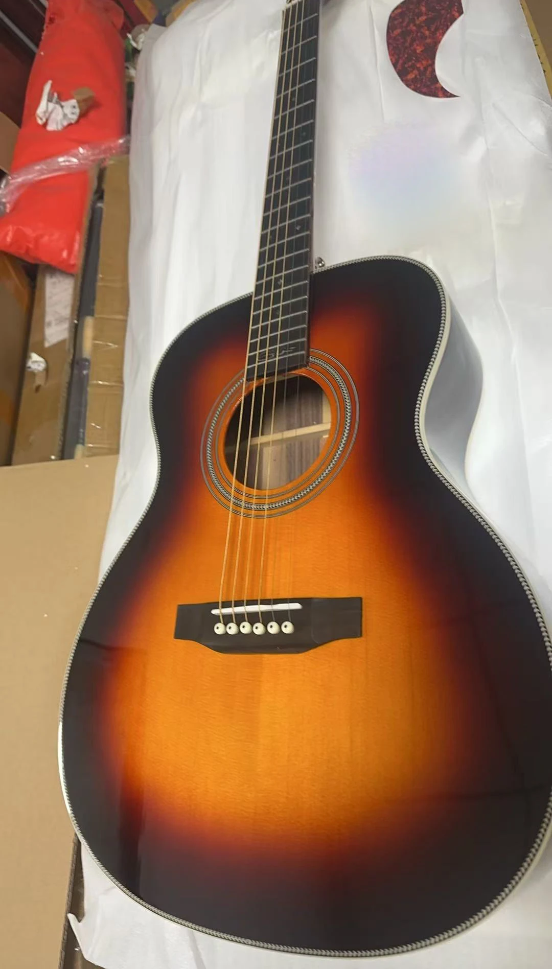 

Акустическая гитара Signature Auditorium Sunburst Color, 20 ладов, 28 E C, ручная работа, верхняя дека из цельной ели, задняя дека и боковые стороны из ламината.