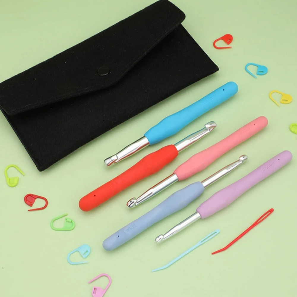 طقم كروشيه مكون من 18 قطعة مع خطافات من الألومنيوم ومقابض مريحة وحقيبة تخزين لمشاريع البطانية والأميجورومي #3