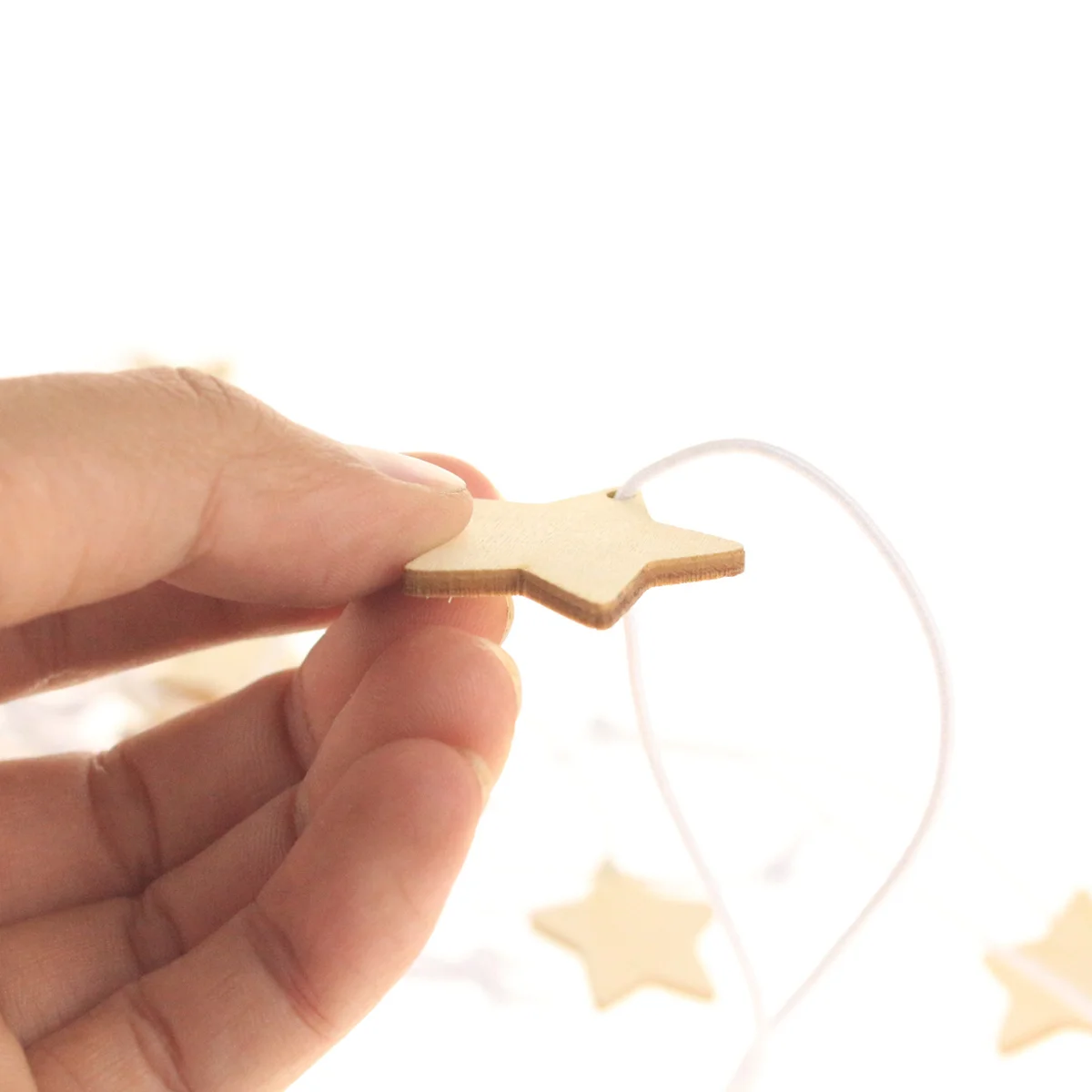 

50Pcs Rustic Wooden Wine Bottle Decor Tags Hanging Pendant for Wedding Party Home Xmas Tree Gift Decoration Wine Bottle Plaque