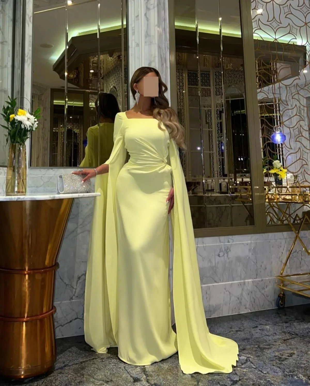 فساتين سهرة طويلة برقبة مربعة مخصصة 2025 فستان حفلات نسائي أصفر أنيق بأكمام طويلة مطوي فساتين لحضور الحفلات الموسيقية طول الأرض