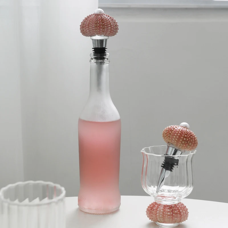 Retro Wine Bottle Stopper with Sea Urchin Design, Pink Decorative Cork for Champagne, European Bar Accessory & Party Gift Idea