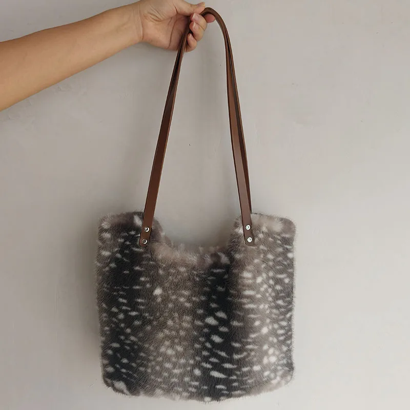 2026 Faux Fur Shoulder Bag Women's Trendy Artifical Handbag Soft Plush Crossbody Bag for Casual Use