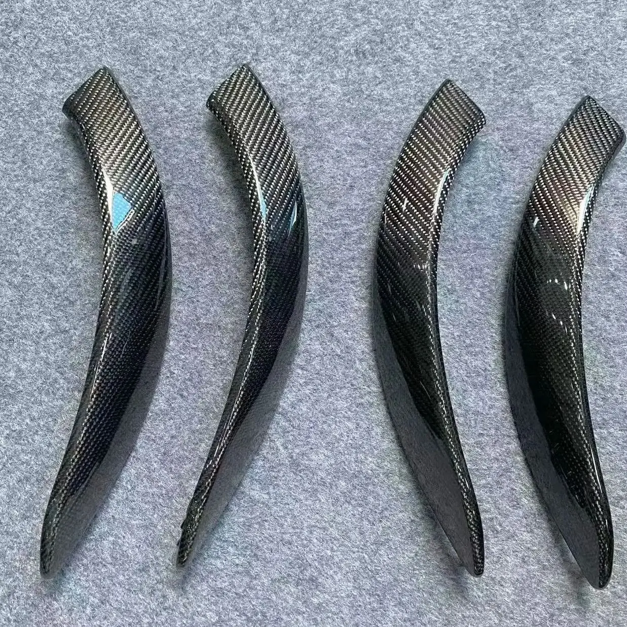 

Накладки на внутренние ручки дверей из кожи или настоящего карбона для BMW 3, 4 серии, M3, M4, F30, F31, F32, F33, F80, F82, F83