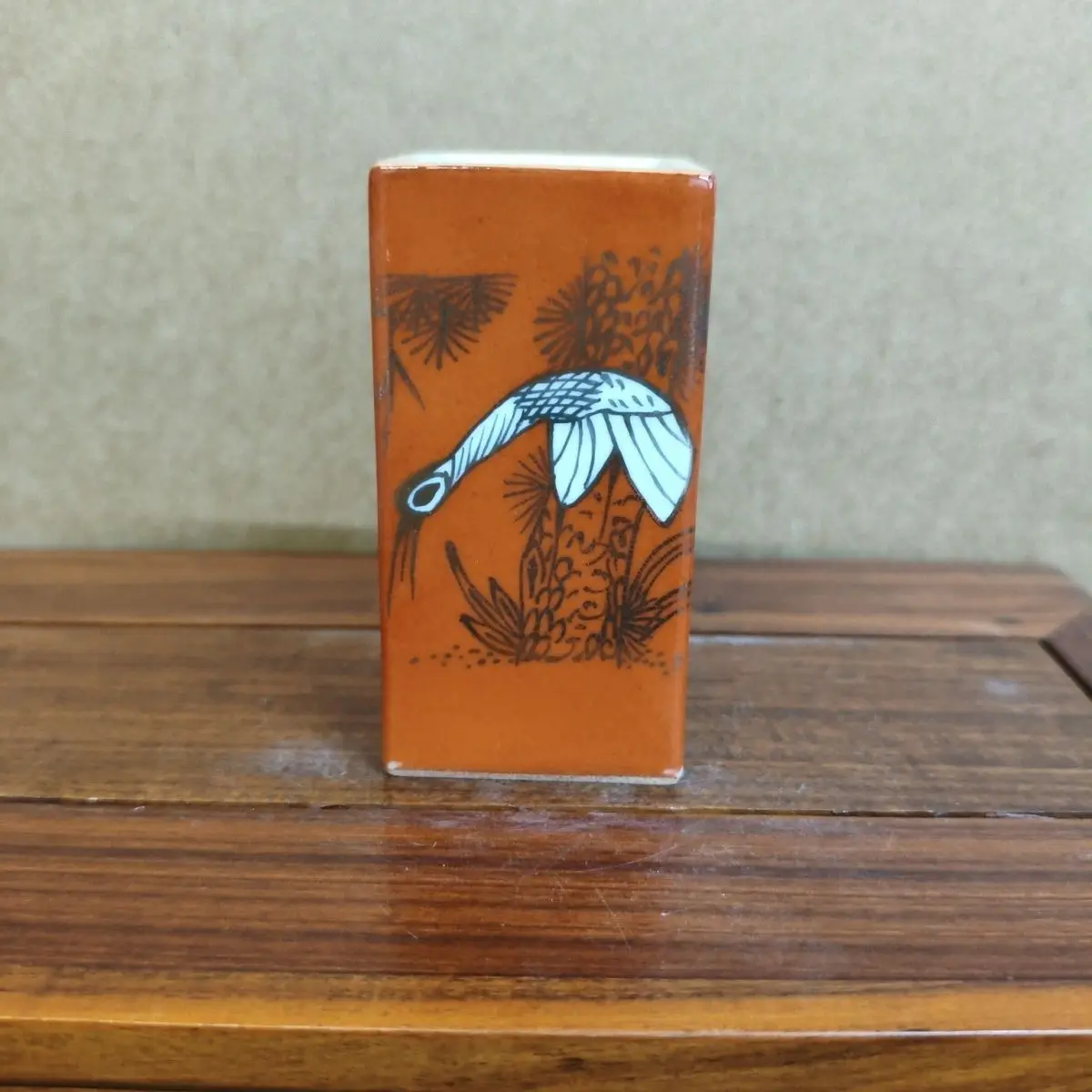 Traditional Chinese Old Collection Coral Red Gilt Four Sided Pen Holder Pine Crane Longevity Pattern Decorative Storage Box Jar