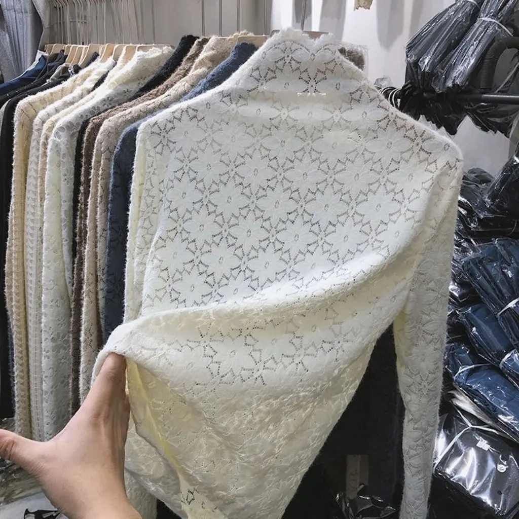 

Женская кружевная базовая рубашка с начесом, эластичный утолщенный флокированный полый топ с полувысоким воротником, модная осенняя новинка