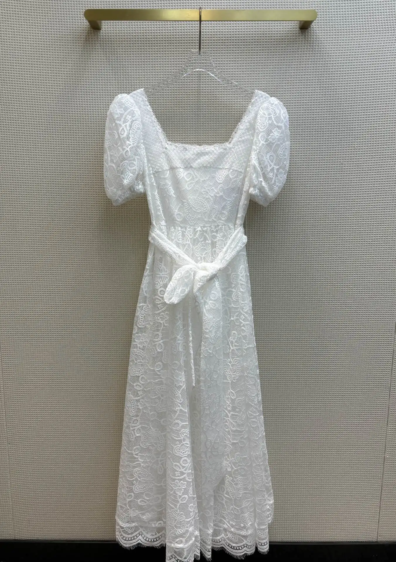 

2024 Spring/Summer New Women's Wear Elegant White Square-Cut Collar Puff Sleeve Water Soluble Lace Dress 408