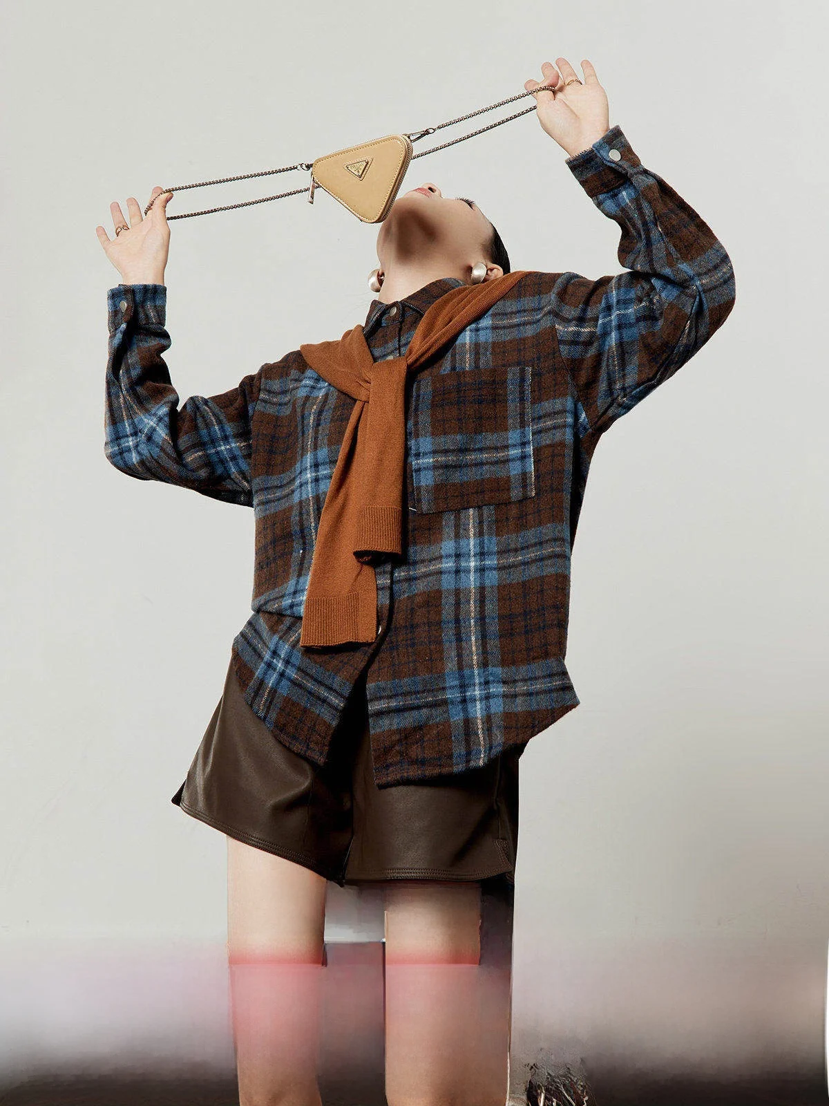 

Синее женское пальто оверсайз в клетку с воротником-рубашкой, осенняя коллекция 2025, новинка, повседневное, свободного кроя, в стиле колор-блок