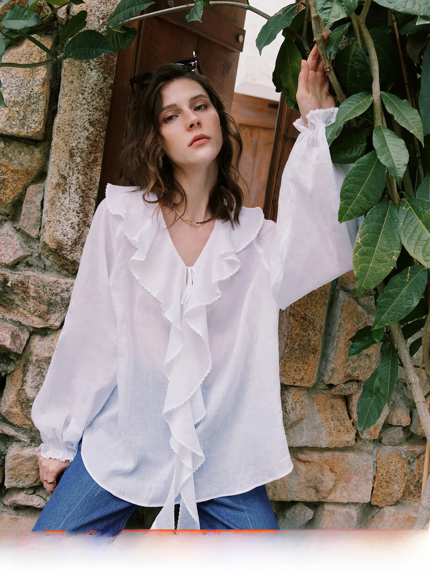 

French Style Loose Fit Cotton Linen Shirt Women's Slimming Blouse with Lace Collar Bishop Sleeves Long Sleeve Mid-Length Coat