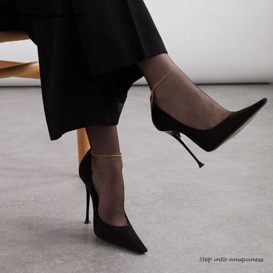 

Сексуальные атласные туфли-лодочки с отделкой цепочкой, женские туфли-лодочки на тонком высоком каблуке с острым носком, элегантные современные туфли-лодочки с застежкой-лобстером