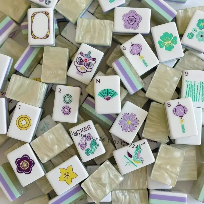 Fichas de Mahjong Americanas de Acrílico con Diseño de Perlas Crema y Marmoleado, Borde Morado-Verde Pastel, Patrón Floral de León Chino, Koi y Linterna