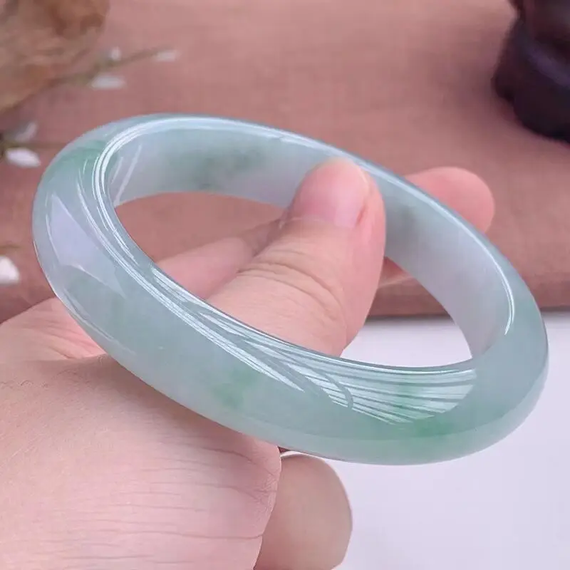 Myanmar , single-color - light oil jadeite bracelet, young girl's bright green ice-waxy type