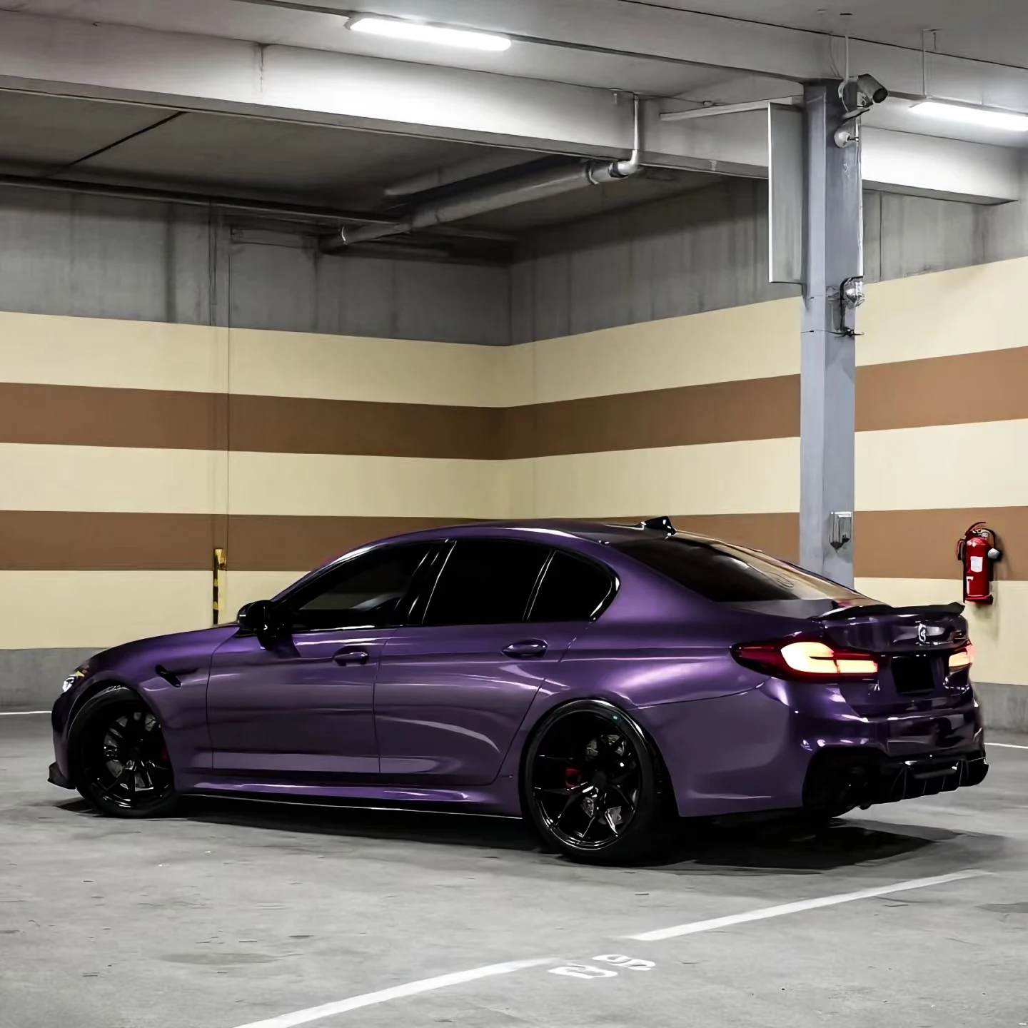 

Glossy Purple PET Metallic Vinyl Wrap for Car Body Decoration Cool Vinyl Wrap Supplies