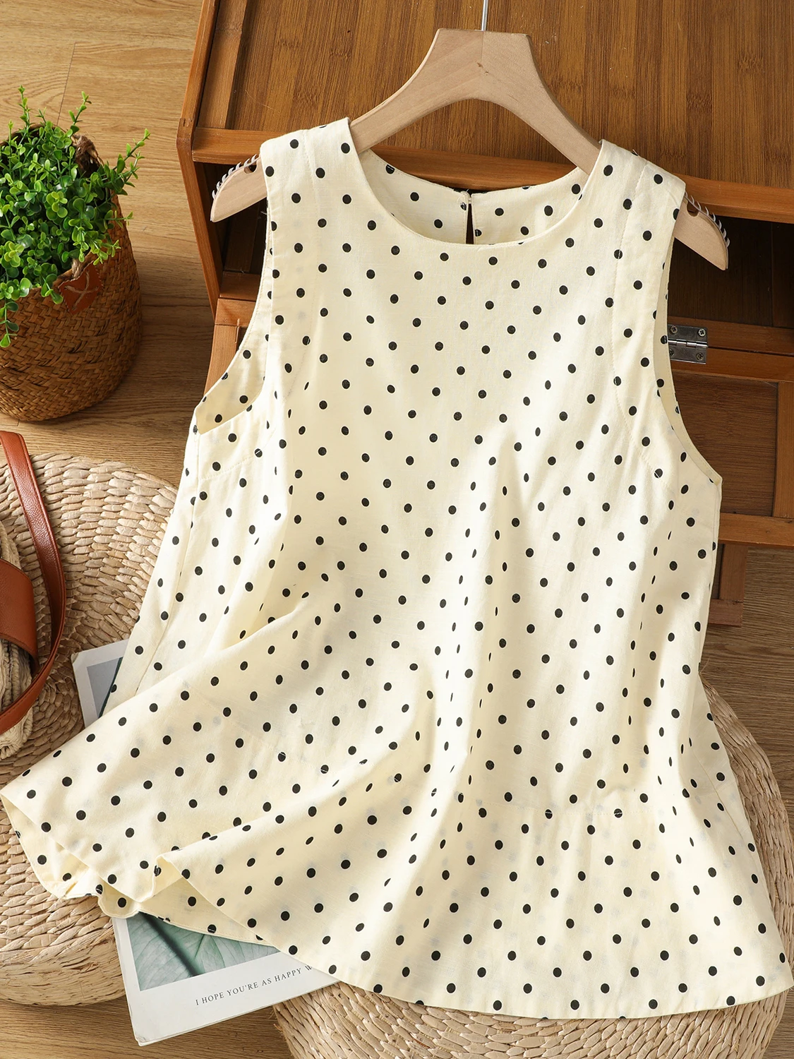 เสื้อกั๊กทรงเอลายจุดผ้าฝ้ายลินิน ช่วยให้ดูผอมเพรียว สไตล์ลำลองสำหรับผู้หญิง รุ่นใหม่ล่าสุดสำหรับฤดูร้อน