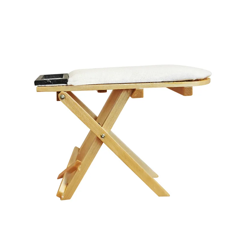 1:12 Mini grande asse da stiro in legno Accessori per casa delle bambole Negozio di abbigliamento Sartoria Scena Fotografia Puntelli Decorazione modello