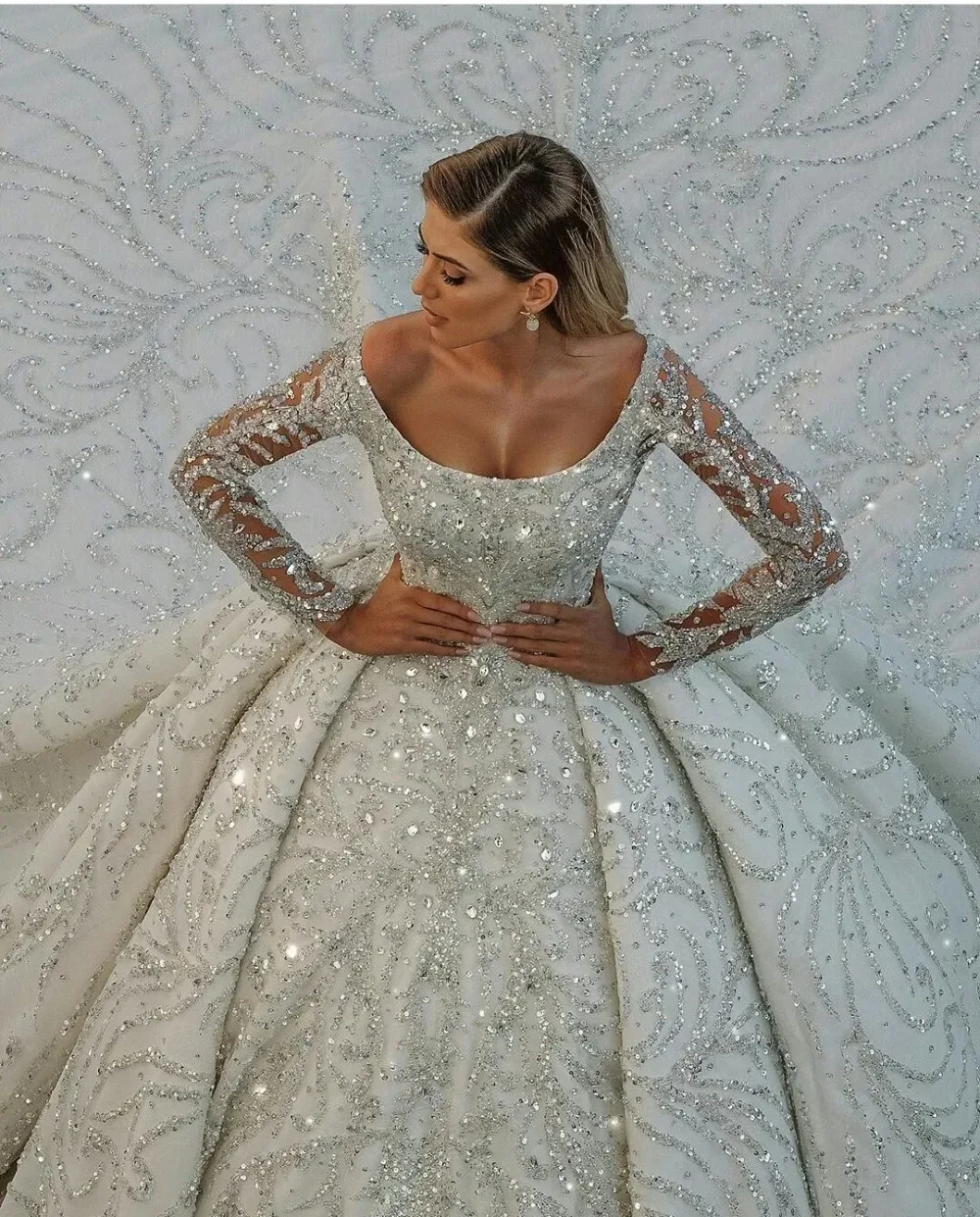 Customized luxury large skirt wedding dress long sleeved satin strapless rhinestone sequin bead Vestidos De Noiva