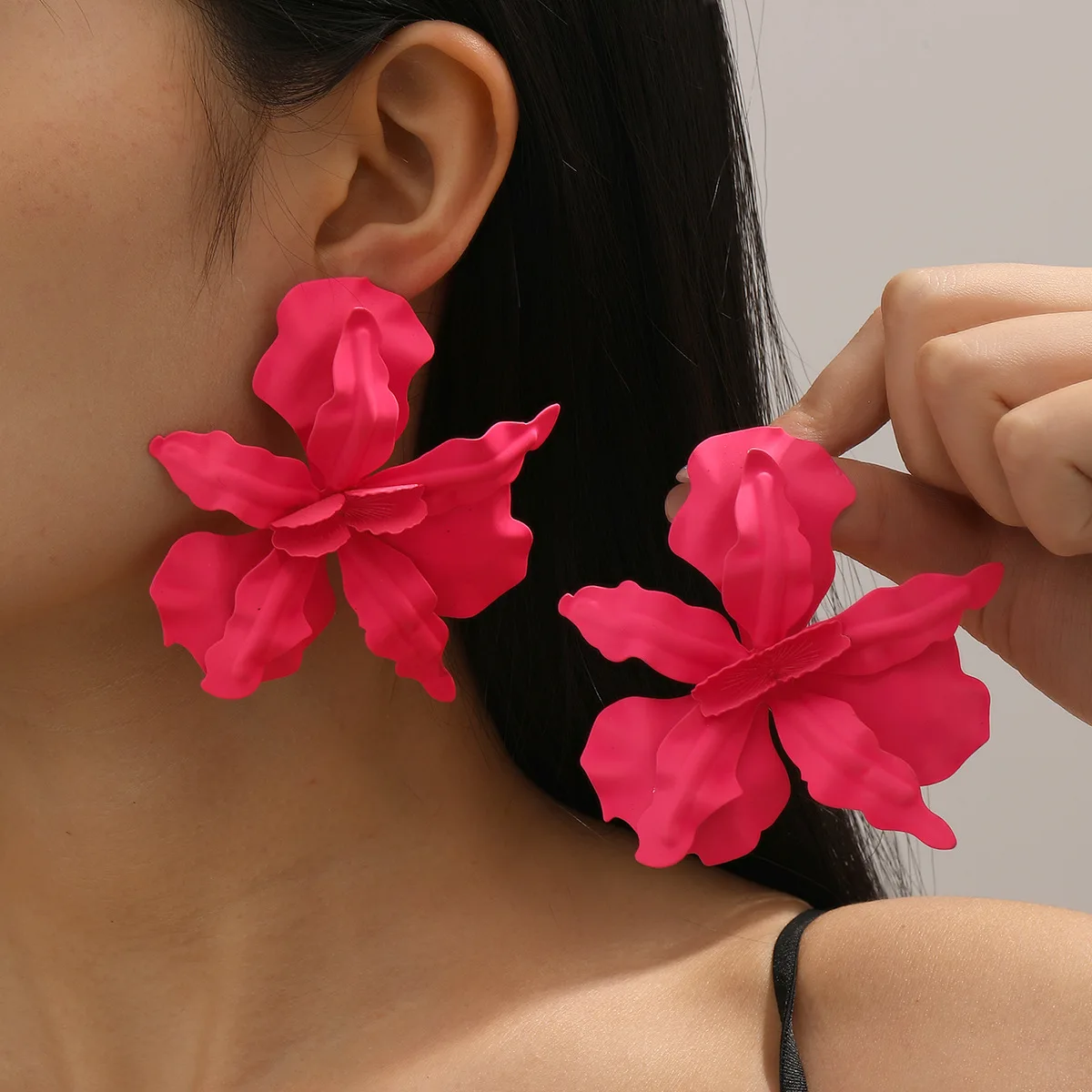 Cross border jewelry fashion irregular three-dimensional flower design earrings exaggerated color baked paint petal earrings