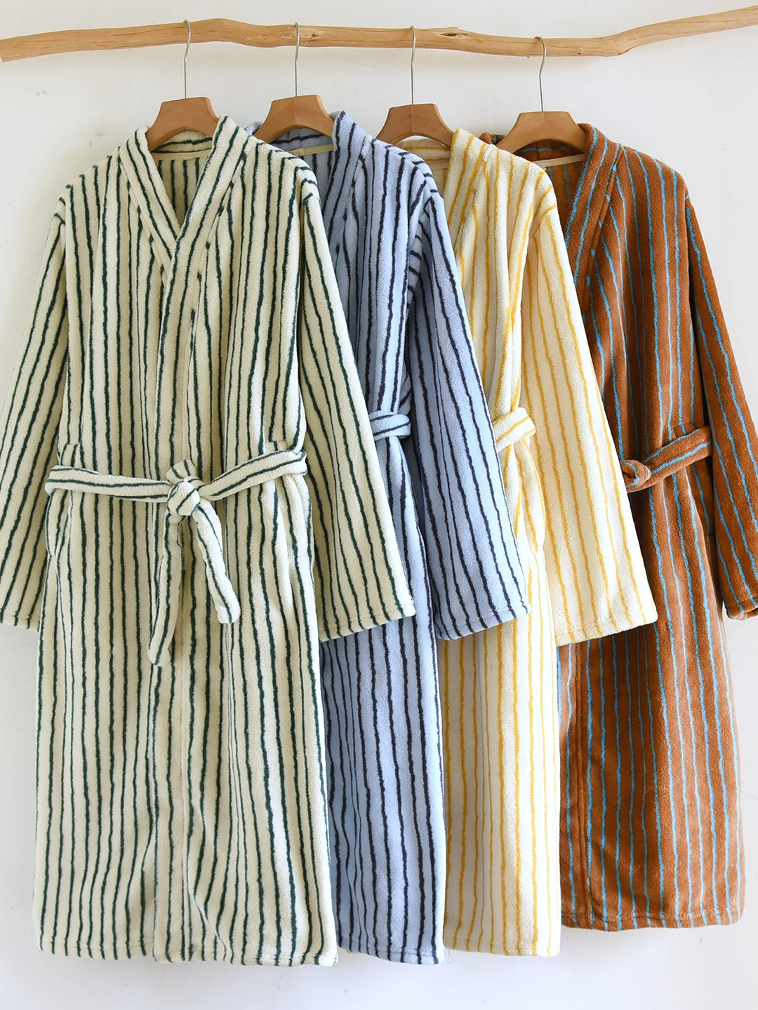 Thick Coral Fleece Sleepwear Long Slippers Women's Plush Robe Winter Warm Simple Loose Velvet Gown with Pockets Home Clothes