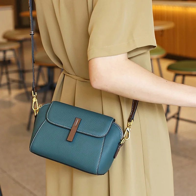 

2026 Новая мода из коровьей натуральной кожи, женские сумки на плечо, женские сумки на плечо для девочек, известный бренд, роскошная сумка с клапаном в виде ракушки