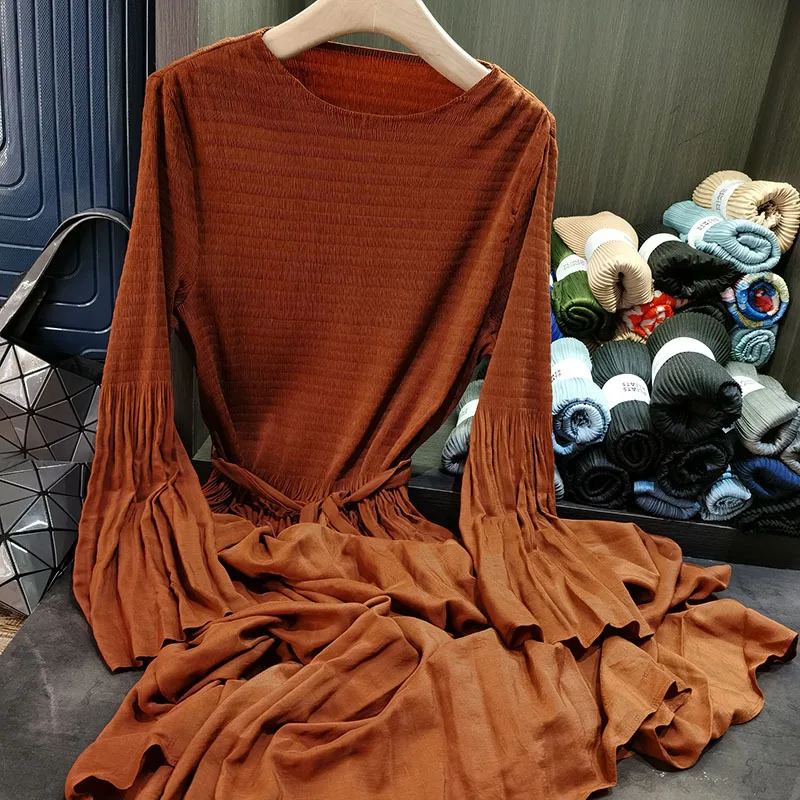 

Miyake Pleated Dress Senior Sense of Solid Color Round Neck Mid-length Dress 2025 Spring New Waist A Word Thin Dress Women