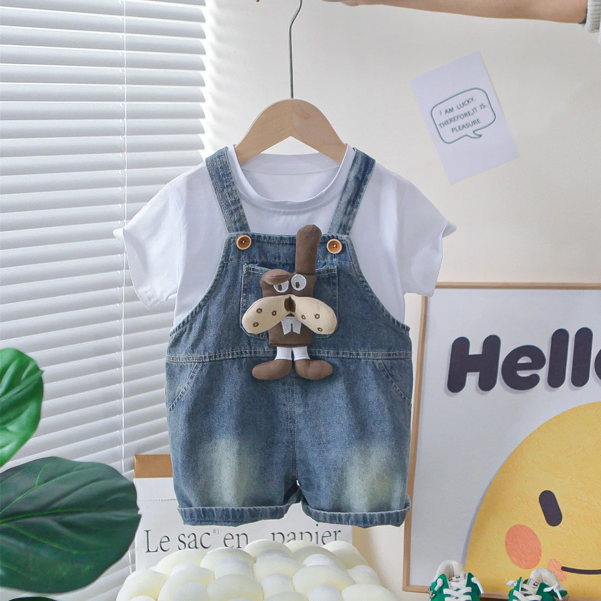 Set di vestiti estivi per bambini 2025 Nuove neonate T-shirt a maniche corte carine Salopette di jeans Abito a due pezzi Abbigliamento per bambini