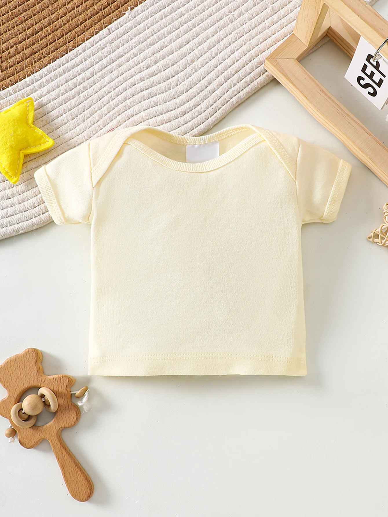 8-teiliges Neugeborenen-Strampler-Set 100% Baumwolle, Weich und Atmungsaktiv Beige mit Cartoon-Sternmuster 0-9M – Detail 7