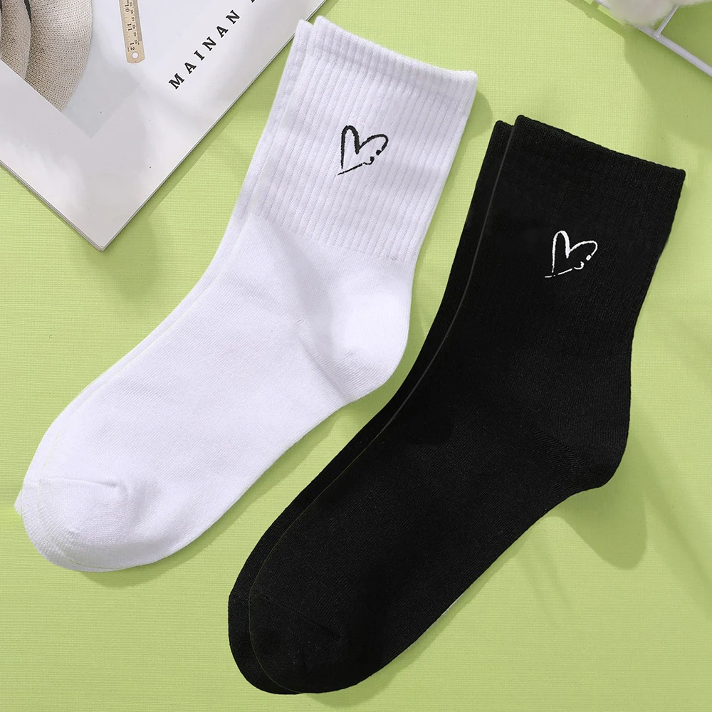 2 Pairs Embroidered Medium Length Socks Women\'s Autumn Fashion Love Fresh Sweat Absorbing Breathable Black White Girl Socks