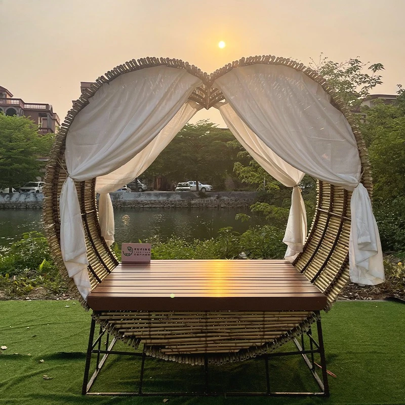 

Outdoor scenic B & B creative heart-shaped bamboo sofa furniture outdoor garden seaside villa waterproof and sunscreen lying