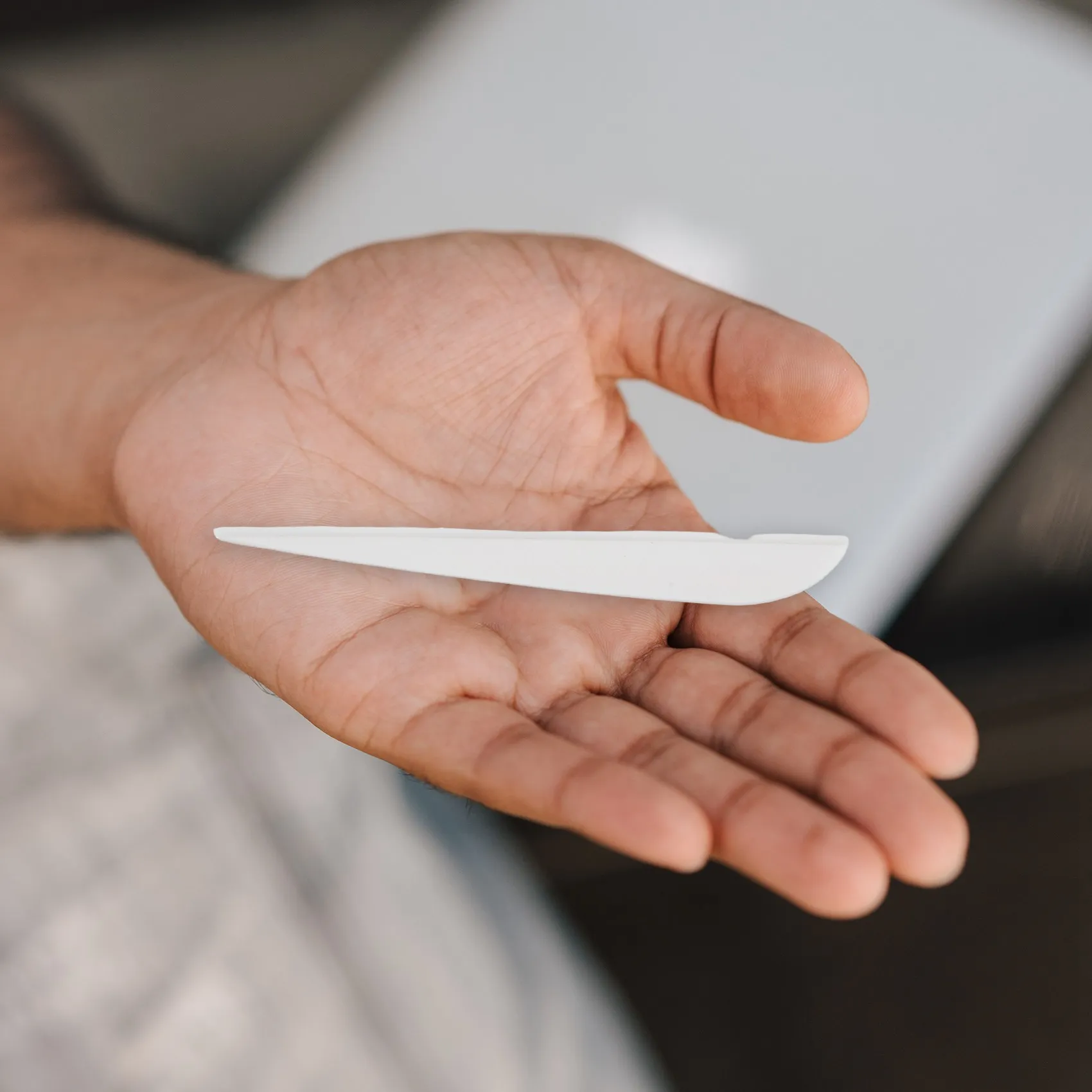 A88M سهام ريشة بلاستيكية 4 بوصة لسهام الرماية DIY 50 عبوة (أبيض)